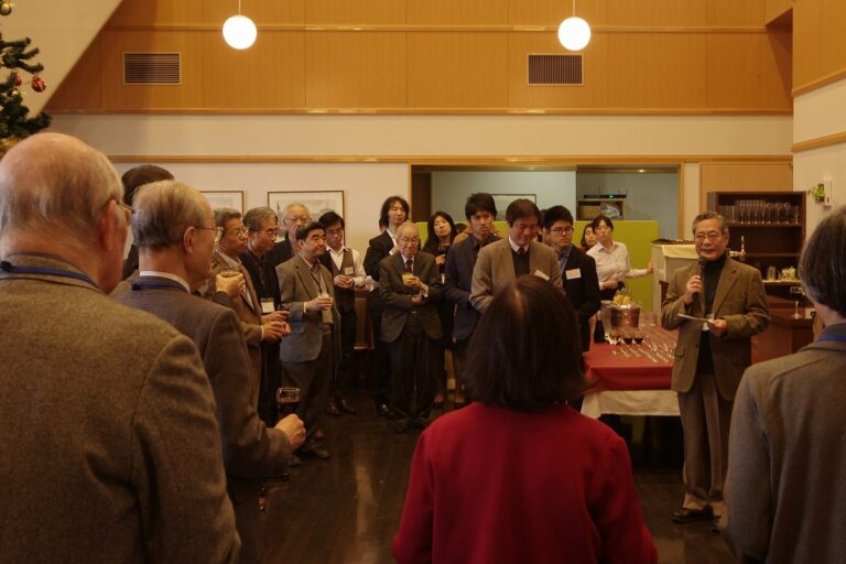 総会後の懇親会の様子